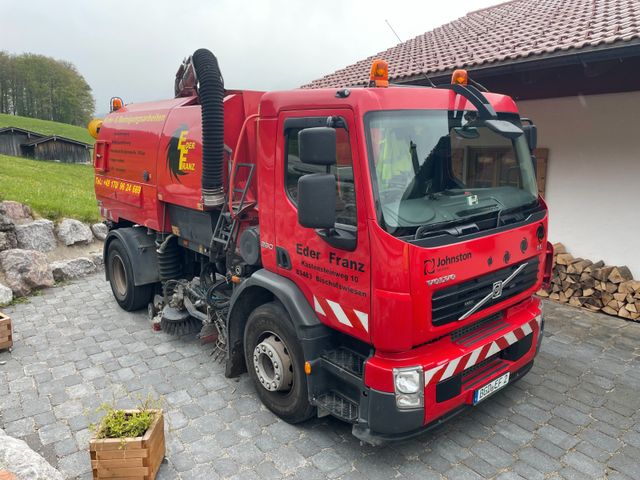 Volvo Johnston V651 Kehrmaschine auf Volvo FL 260