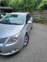 Toyota Avensis 2.2 D-4 D Automatik 150 PS - Toyota Avensis mit Diesel-Antrieb: Kombi, Automatik, 2.2