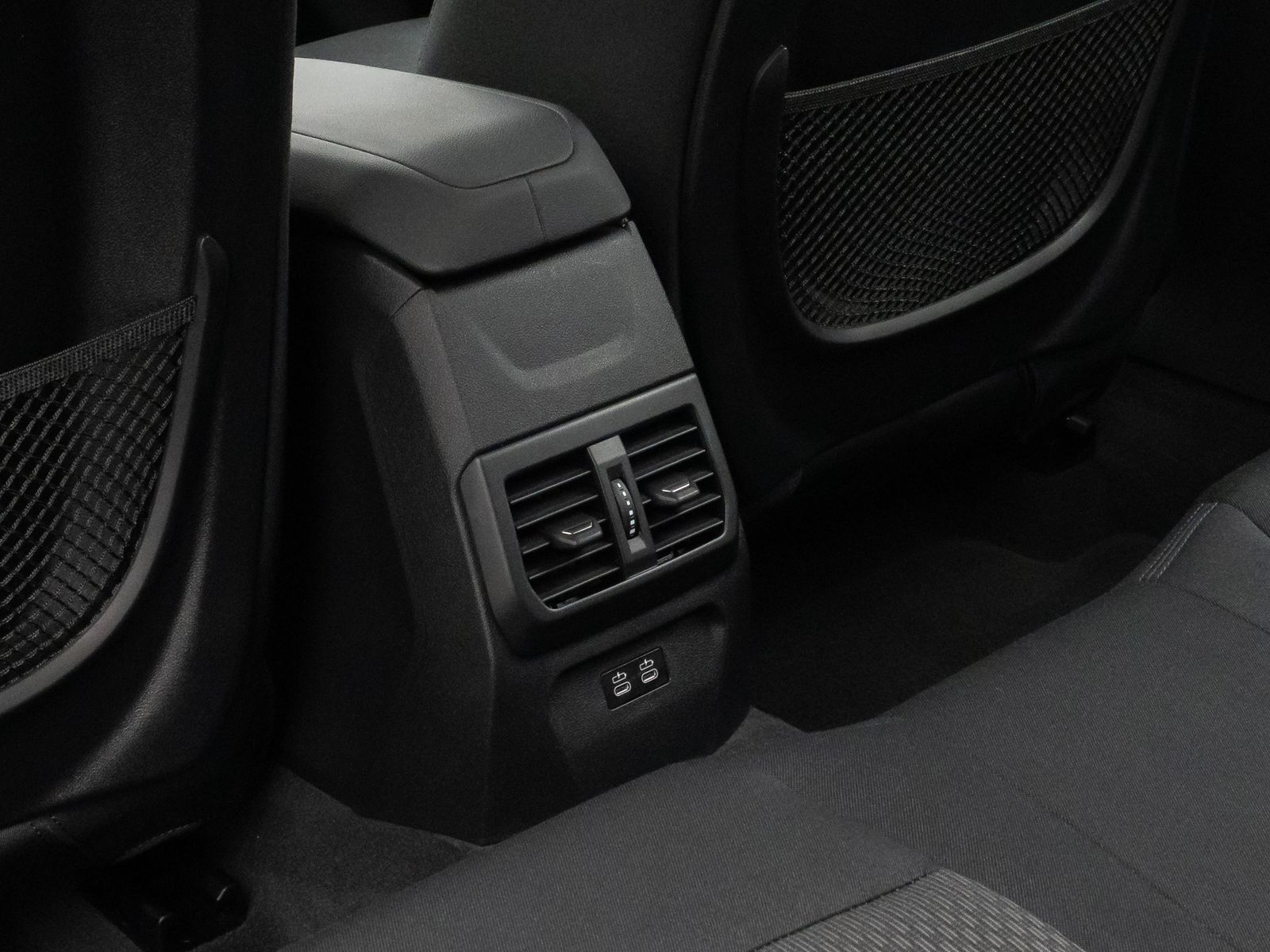 Fahrzeugabbildung BMW 118i DAB CockPitPro PDC LED Geschwindigkeitsreg