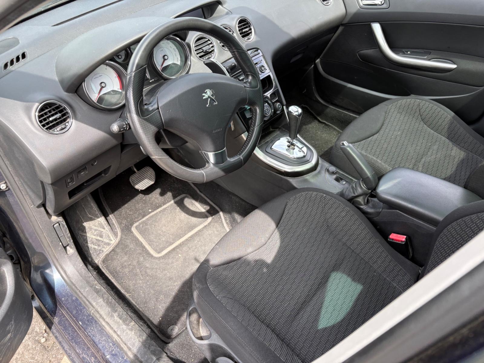 Peugeot 308 2013 — photo 9