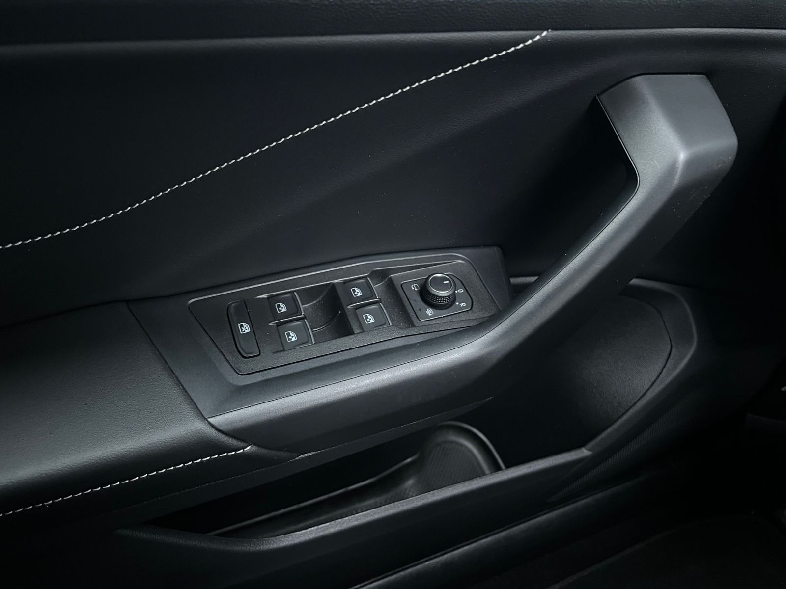 Fahrzeugabbildung Volkswagen T-Roc GOAL 2.0 TDI DSG *AHK, LED, PlusPaket, 18"