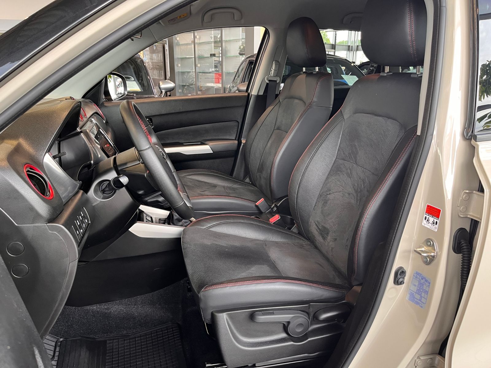 Fahrzeugabbildung Suzuki Vitara 1.4 S 4x4 KLIMA LED NAVI ALU