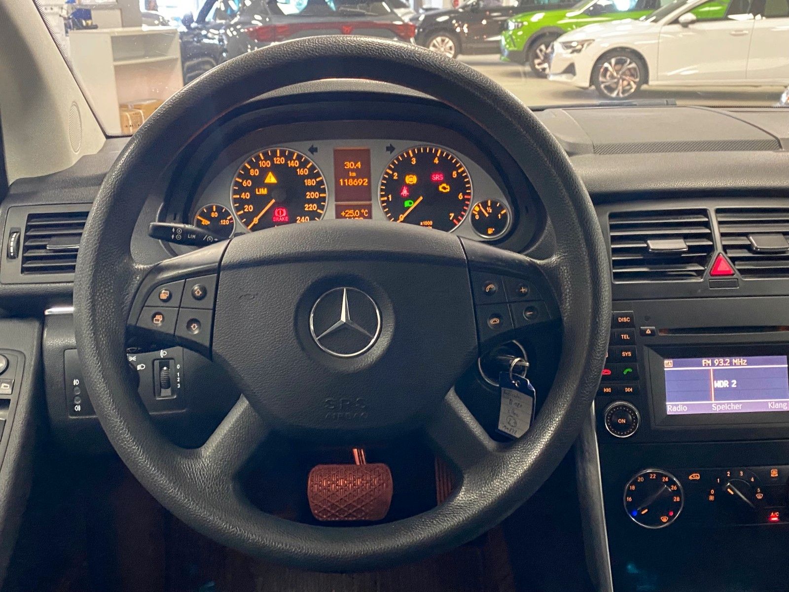 Fahrzeugabbildung Mercedes-Benz B 180 Autotronic+BLUETOOH FREISPRECHEINRICHTUNG