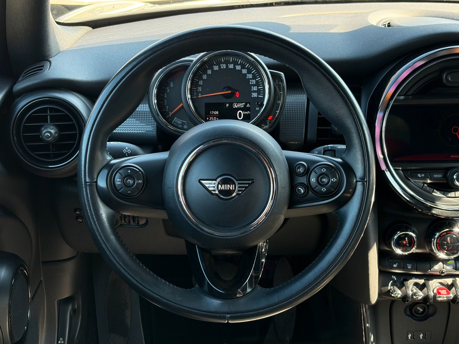Fahrzeugabbildung MINI Cooper Cabrio SHZ PDC 2Z Klima Navi CarPlay LED