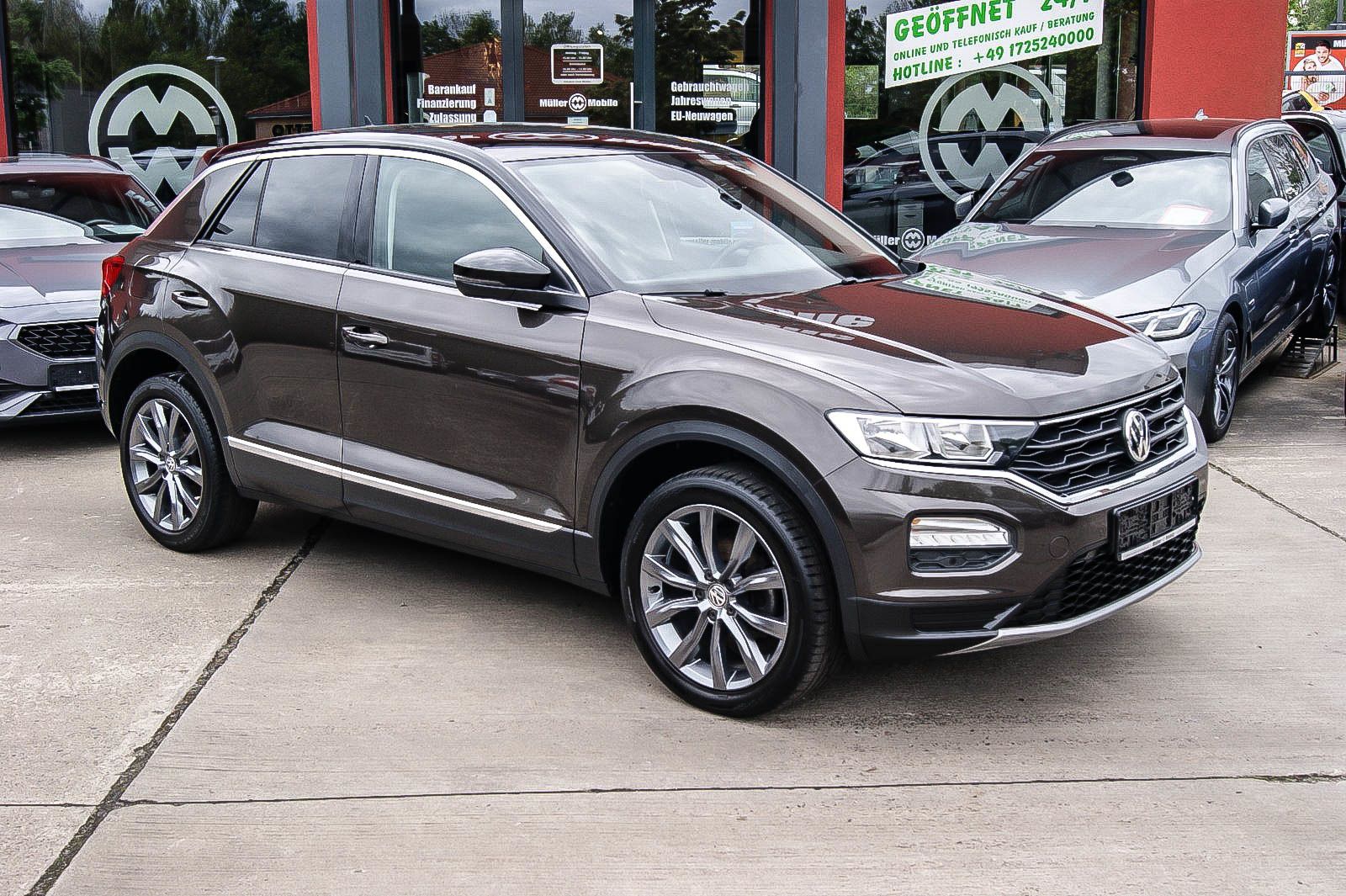 Fahrzeugabbildung Volkswagen T-Roc 15TSI DSG Style STHZG NAVI KAMERA 1HAND AC
