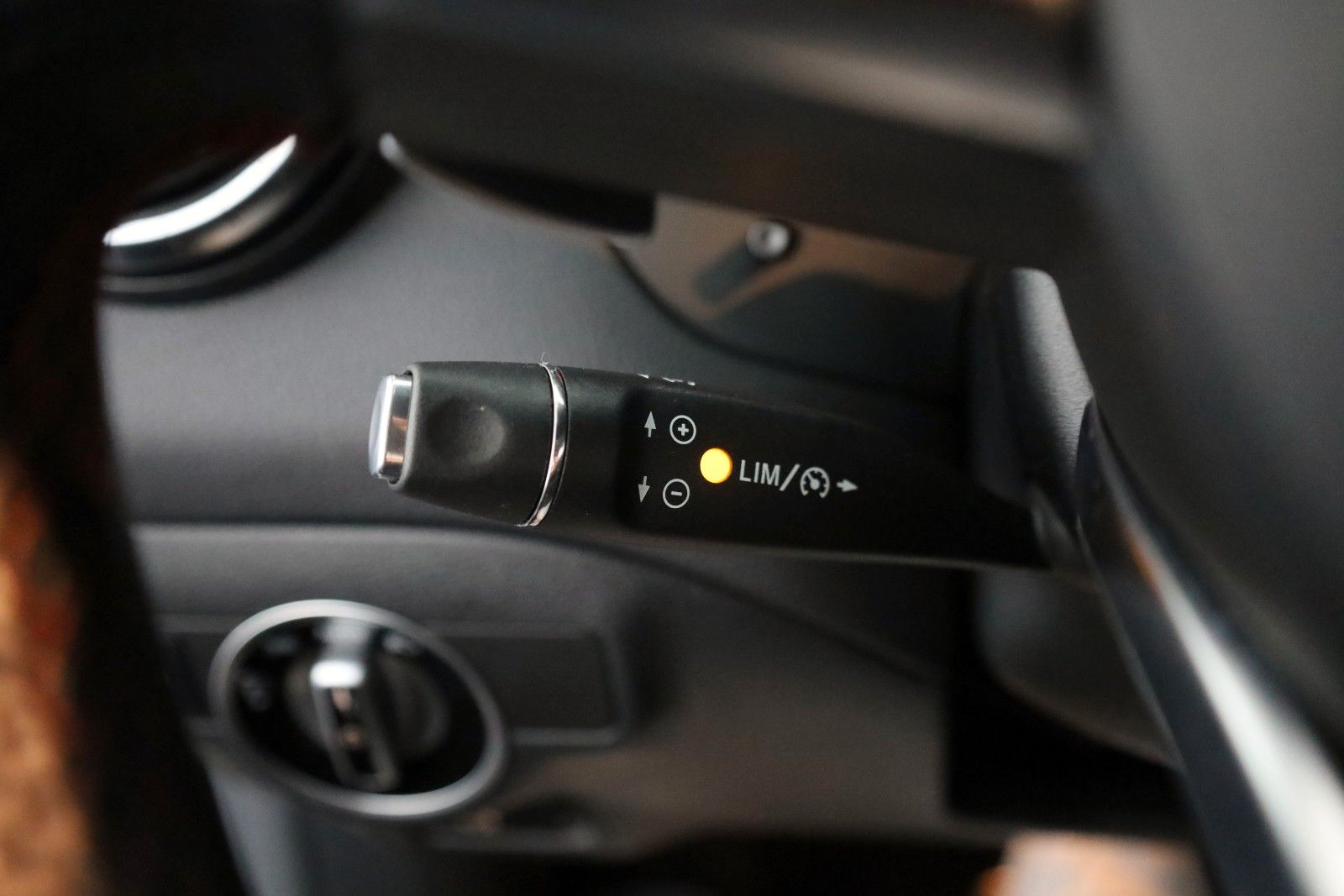 Fahrzeugabbildung Mercedes-Benz CLA 200 SB AMG Line TLeder,Navi,LED,SH,PDC,SR+WR