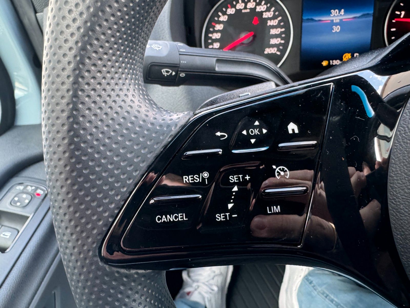 Fahrzeugabbildung Mercedes-Benz Sprinter 317 CDI DoKa/Mixto 9G Klima Kamera AHK