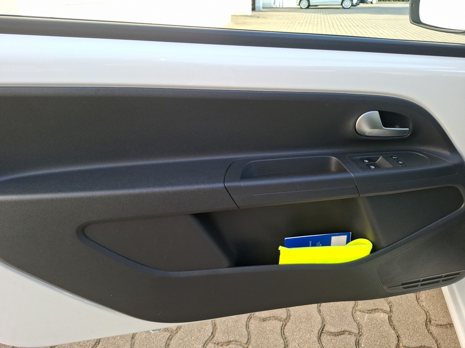 Fahrzeugabbildung Volkswagen up! 1.0 Klima DAB GRA RFK SH