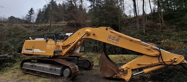 Liebherr 934  good condition