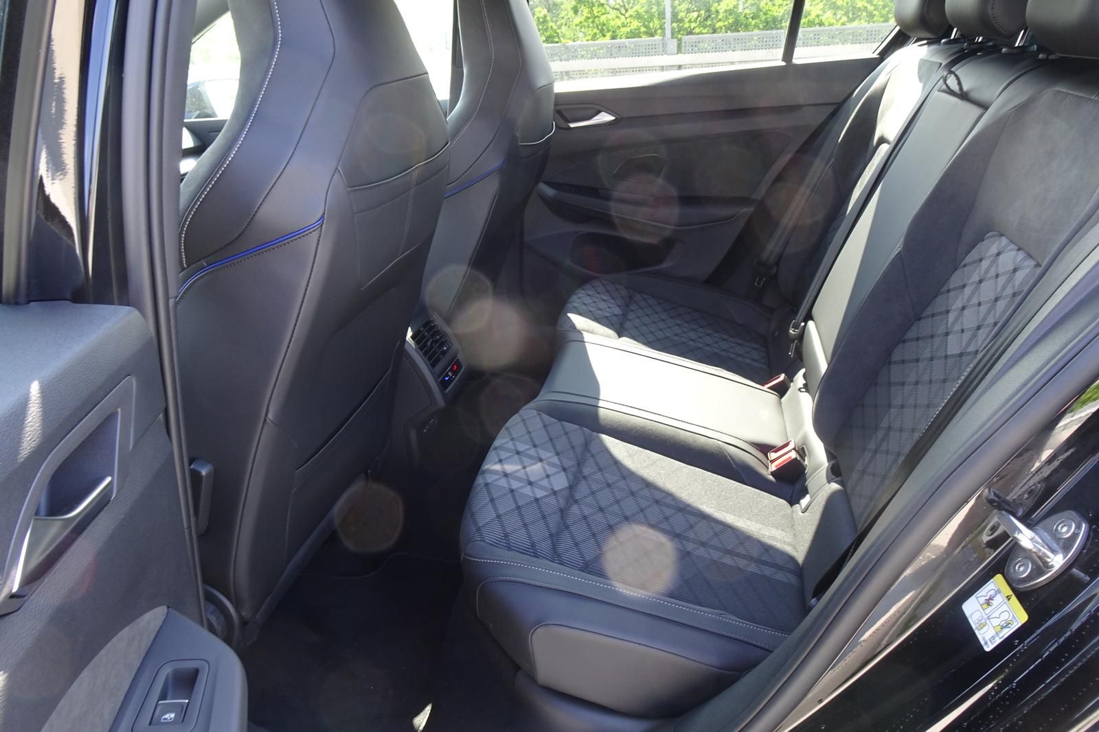 Fahrzeugabbildung Volkswagen Golf VIII Lim. 2.0 TDI 110kW DSG LED Sportfahrw