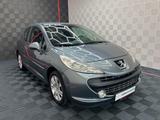Peugeot 207 *Platinum* PDC-SHZ-PANORAMADACH-METALLIC-17" - Peugeot 207 mit Benzin-Antrieb: Limousine