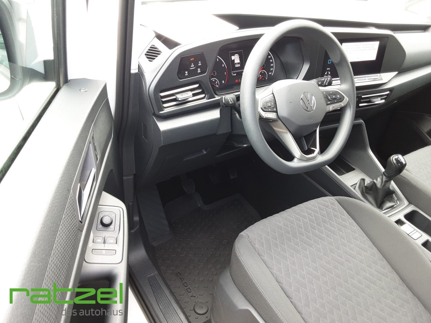 Fahrzeugabbildung Volkswagen Caddy Life 1.5 TSI LMF Dachreling Sitzhzg. Navi