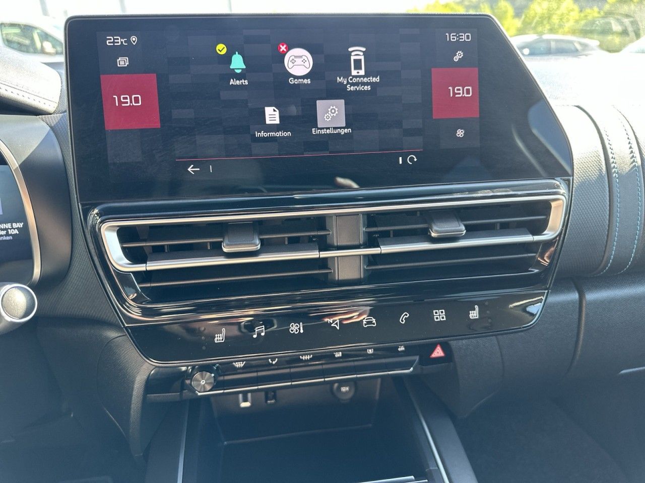Fahrzeugabbildung Citroën C5 Aircross BlueHDi 130 S&S EAT8 Max - mit KI generiert/bearbeitet
