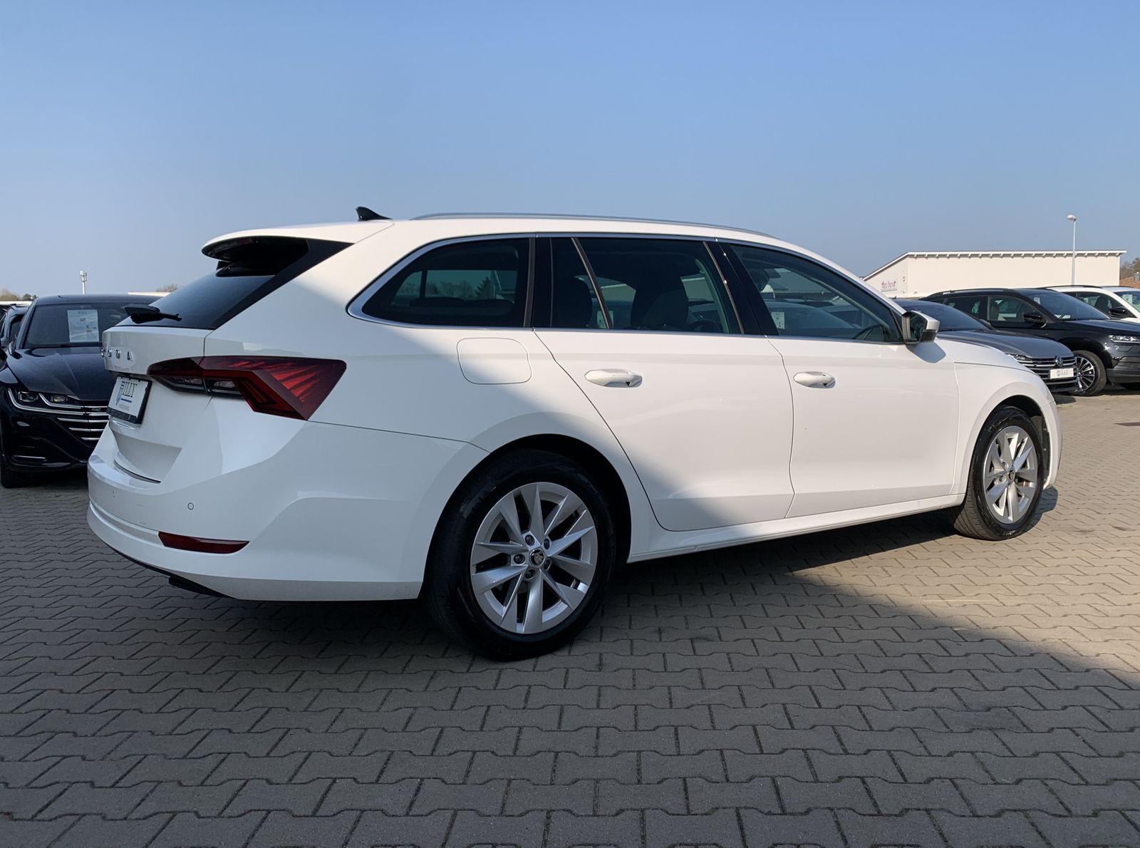 Fahrzeugabbildung SKODA Octavia 2.0 TDI*AHK*LED*HeadUp*Cam*Navi*ACC*