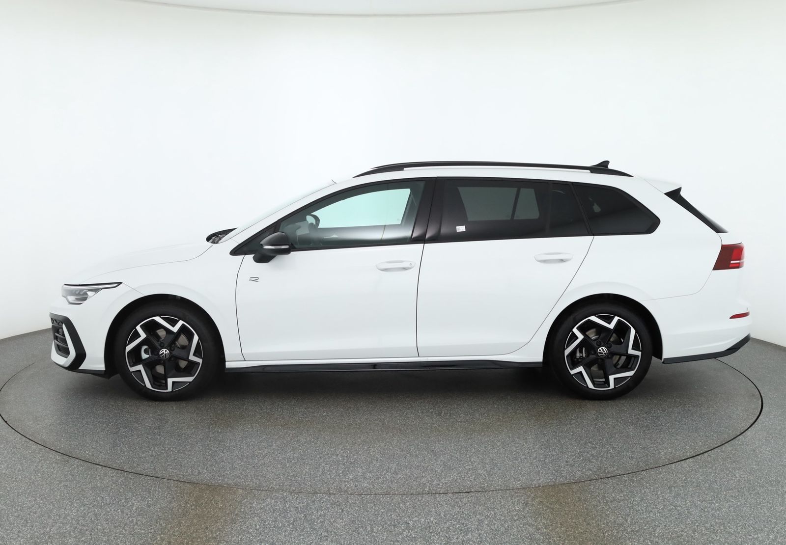 Volkswagen Golf VIII Variant 1.5 eTSI R-Line DSG LED ACC AH imagem 2