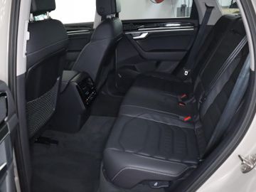 Volkswagen Touareg - 11