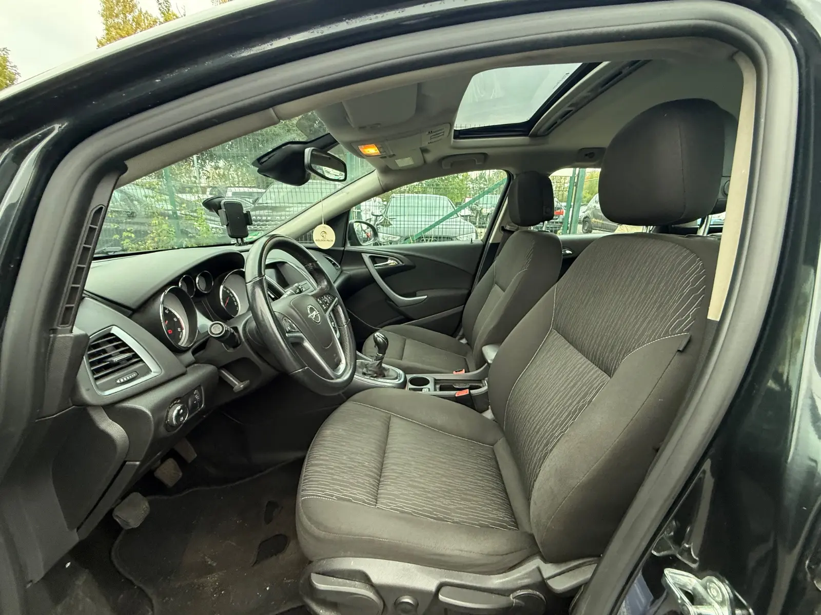 Opel Astra 2014 — фото 21