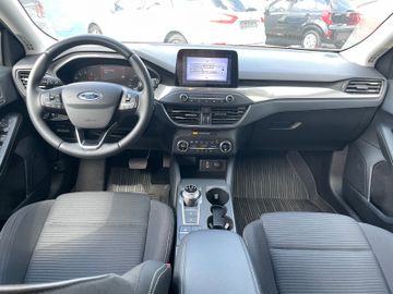 Fahrzeugabbildung Ford Focus Titanium Navi, LED, heizb. WSS, Verkehrsz.