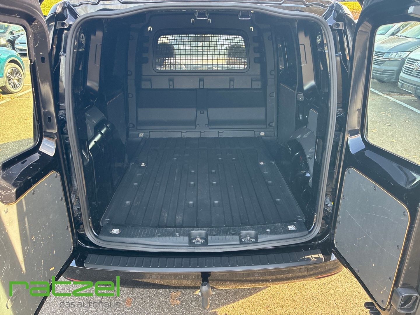 Fahrzeugabbildung Volkswagen Caddy Cargo 1.5 TSI EcoProfi AHK+Navigation