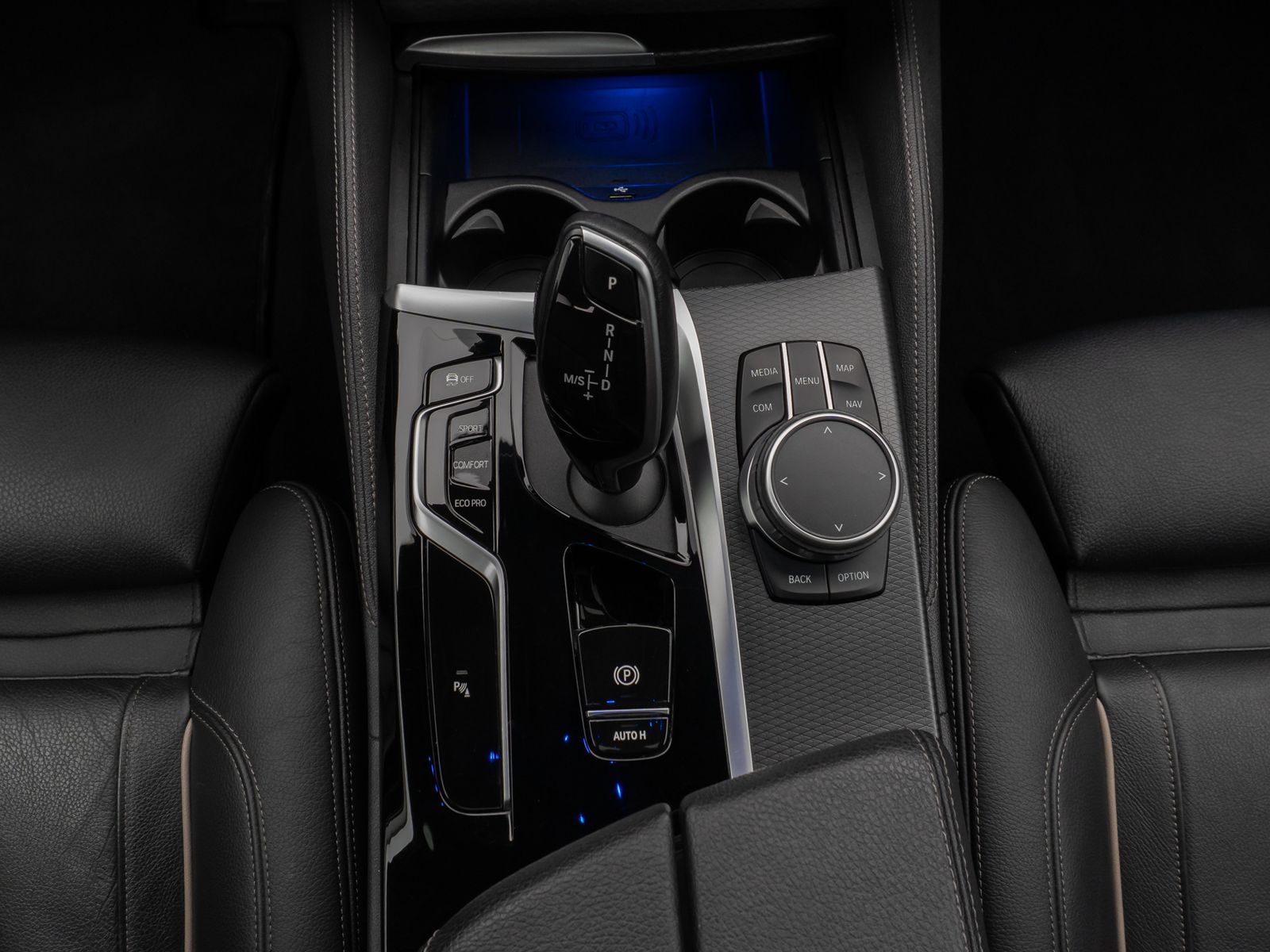 Fahrzeugabbildung BMW 530d  M Sport Panorama Kamera Laser HUD DAB HiFi