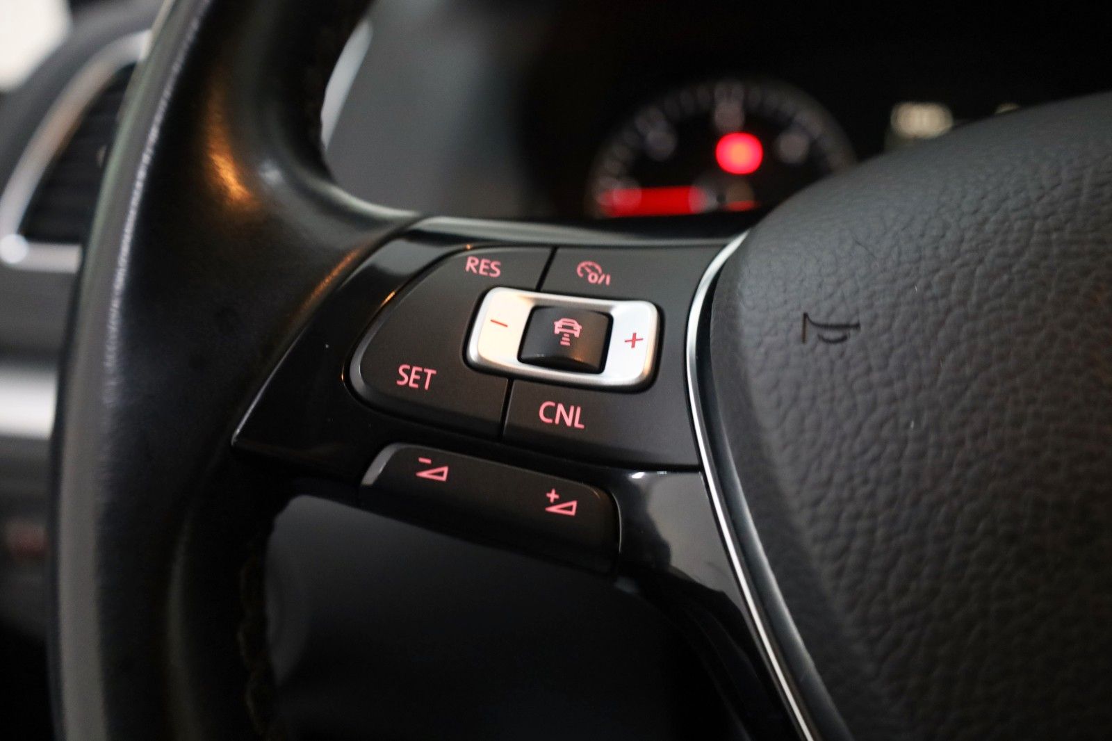 Fahrzeugabbildung Volkswagen Sharan Comfortline 7 Si,Navi,Xenon,SH,PDC,AHK el