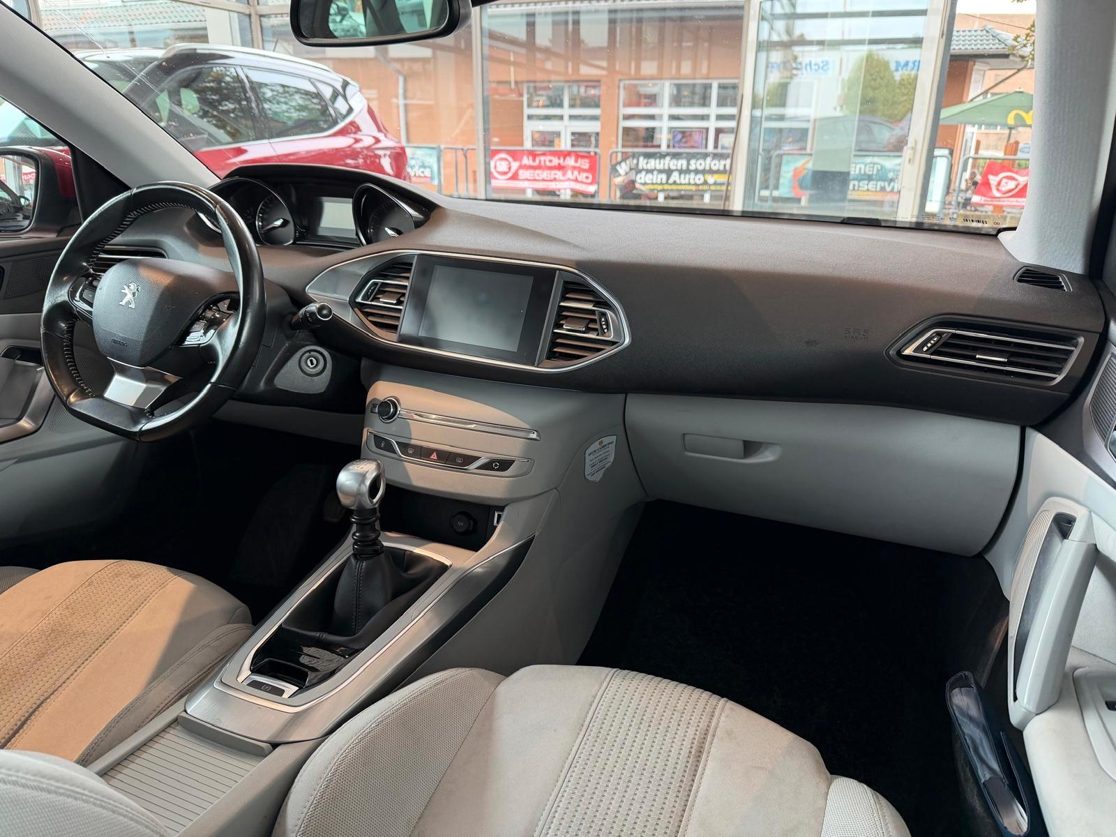 Peugeot 308 2015 — photo 15