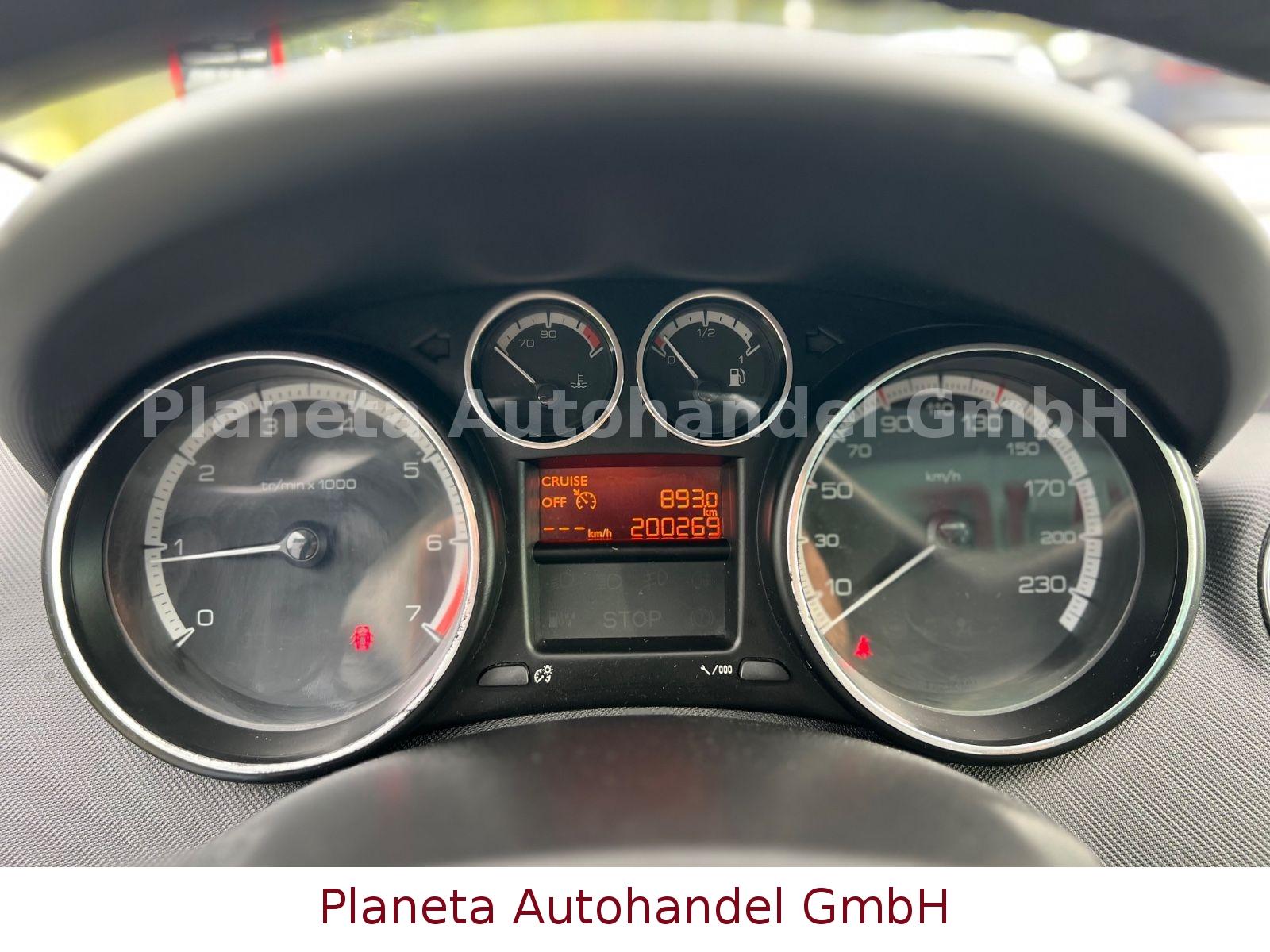 Peugeot 308 2011 — photo 18