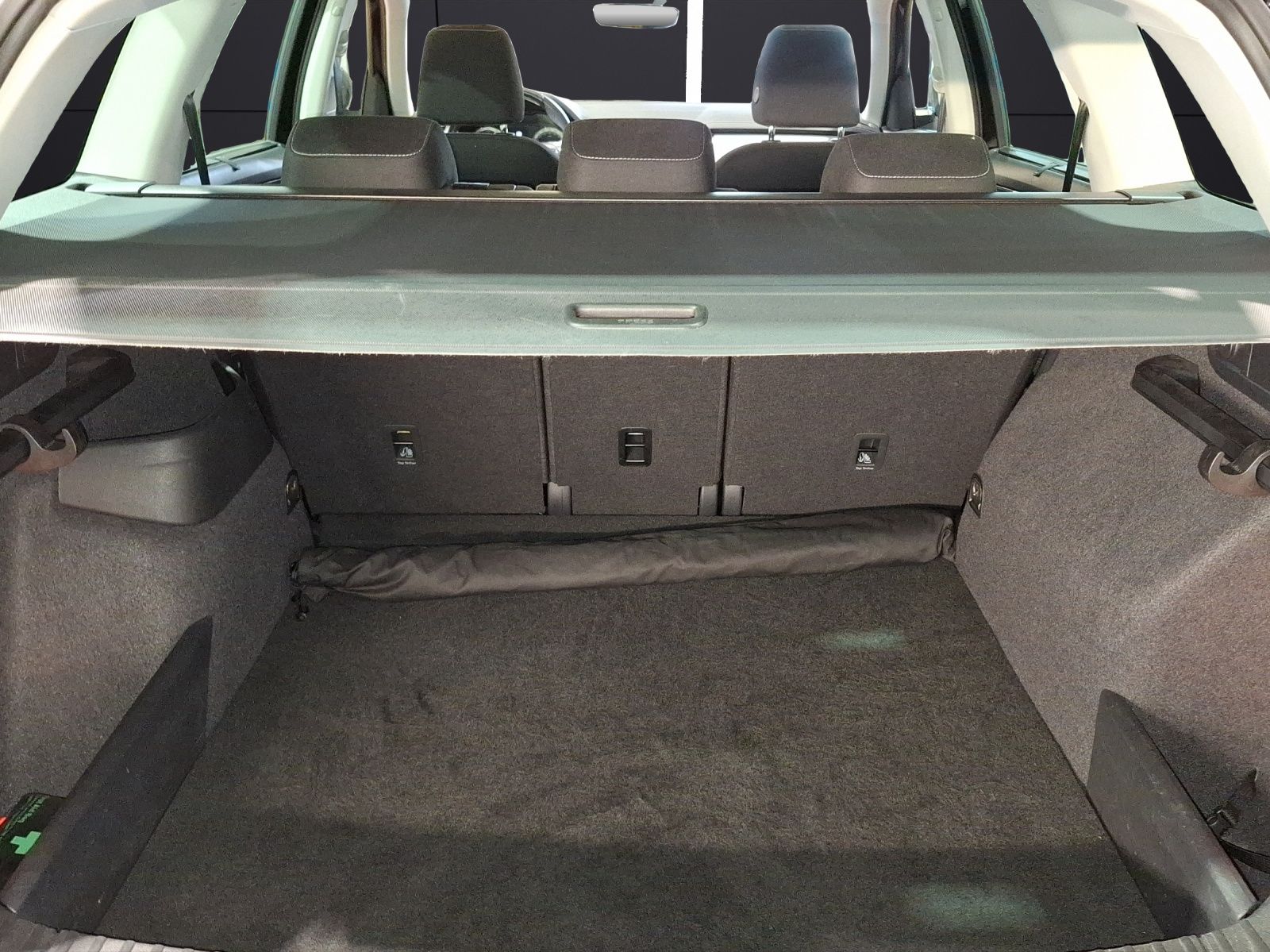 Fahrzeugabbildung SKODA Kodiaq TSI Tour DSG 4x4 Standhzg. Matrix AHK Nav