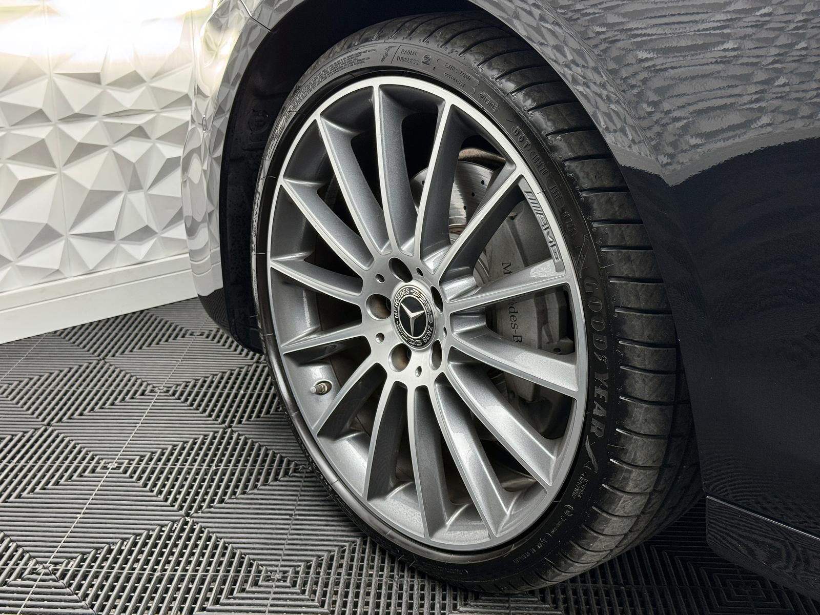 Fahrzeugabbildung Mercedes-Benz E220d T AMG*DISTRO*PANO*LUFT*360°*LED*DAB*ILS+