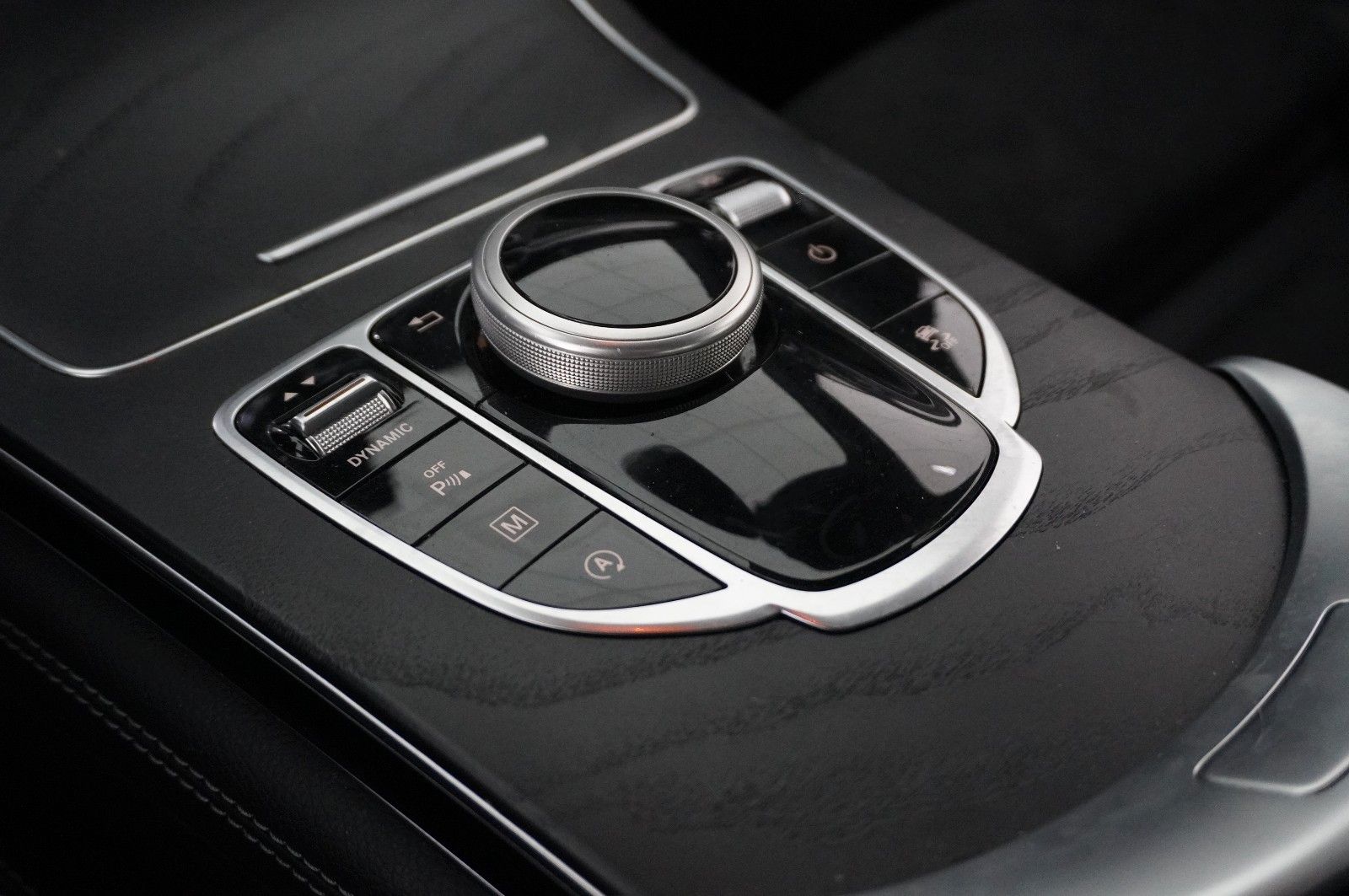 Fahrzeugabbildung Mercedes-Benz GLC 220D EXCLUSIVE 4MATIC NAVI/LED/KAMERA/SH/AHK