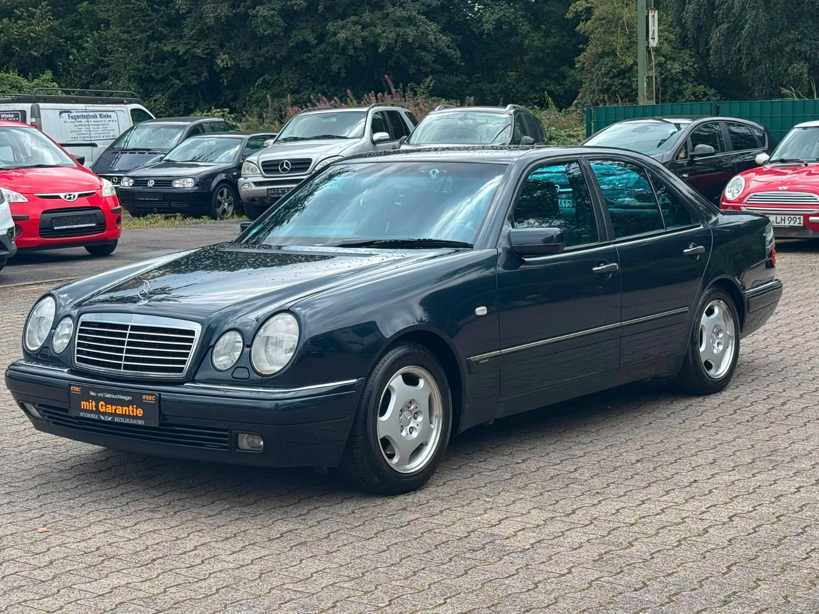 Mercedes-Benz E 280 AVANTGARDE *1.HAND*SCHIEBEDACH*TÜV NEU*