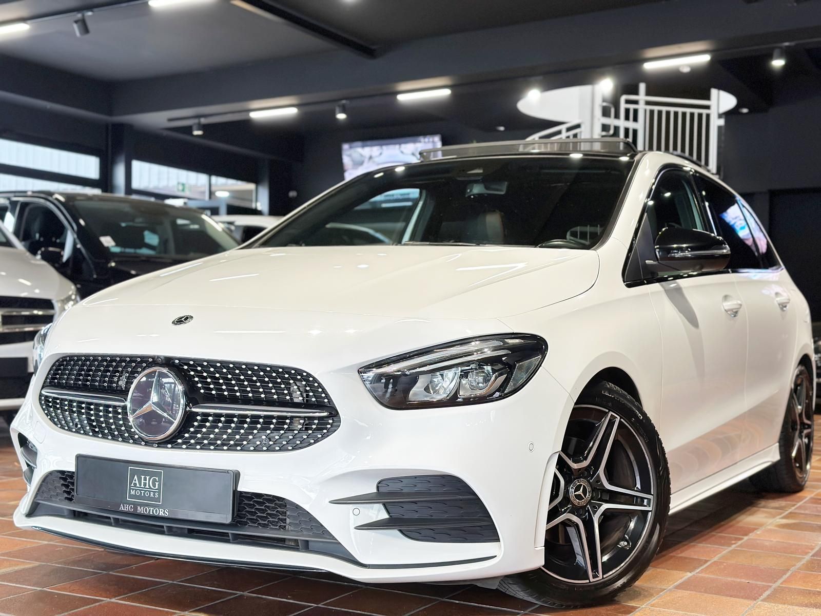 MERCEDES-BENZ B 180 AMG-LINE NIGHT PANO STANDHEIZUNG BURMESTER