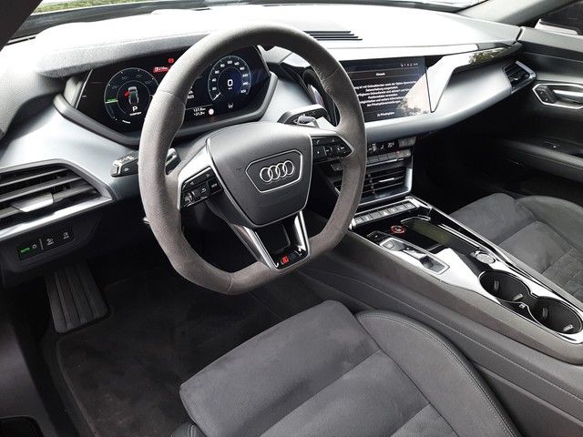 Fahrzeugabbildung Audi RS e-tron GT quattro PANO StdHz Matrix HuD 21"