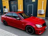 Mercedes-Benz C 63 AMG AMG - rote Mercedes-Benz C 63 AMG