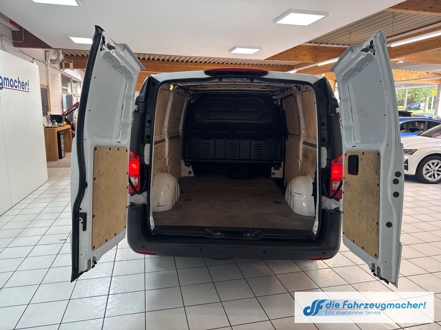 Fahrzeugabbildung Mercedes-Benz Vito Kasten 112 e lang DAB SHZ Rückfahrkam. Notb