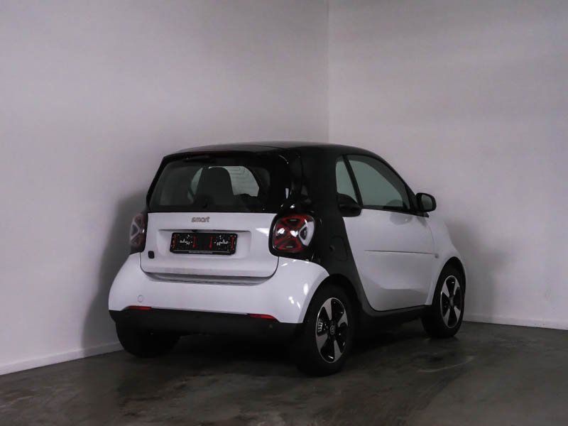 Fahrzeugabbildung Smart smart EQ fortwo Exclusive*Kamera*Media*LED*22kW*