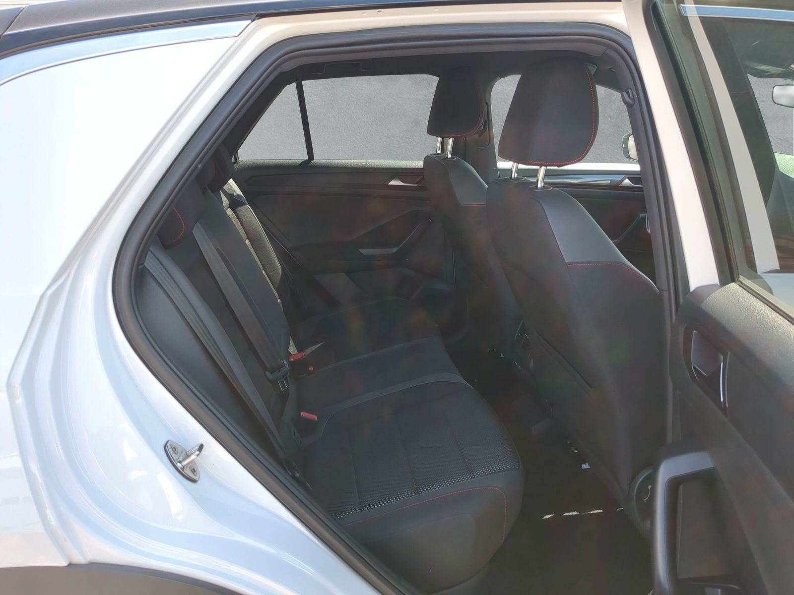 Fahrzeugabbildung Volkswagen T-Roc 1.5 TSI Sport Keyless Kamera AppConnect AC