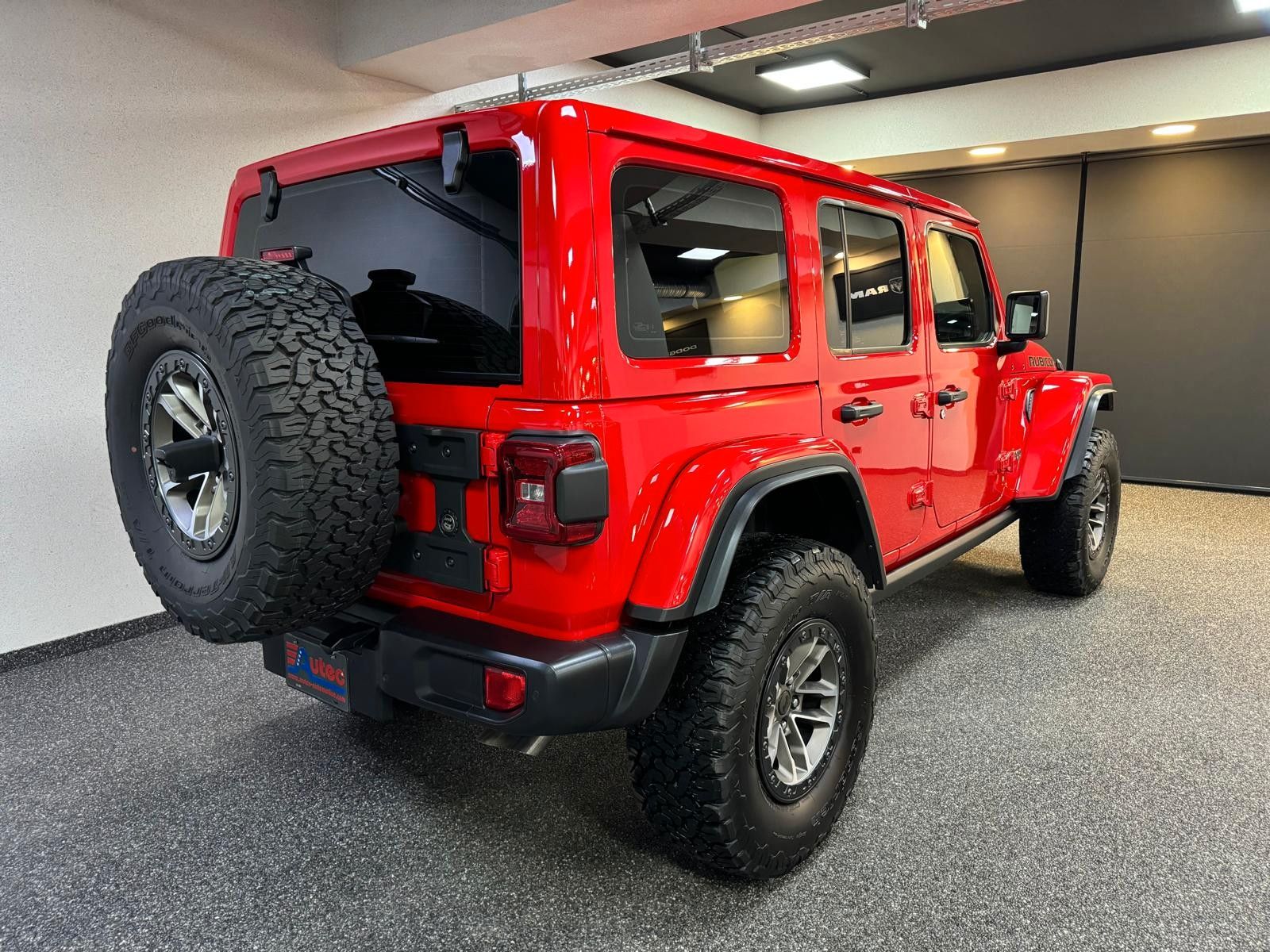 Fahrzeugabbildung Jeep RUBICON 392-6.4L HEMI V8-RECON 35"-STEEL BUMPER