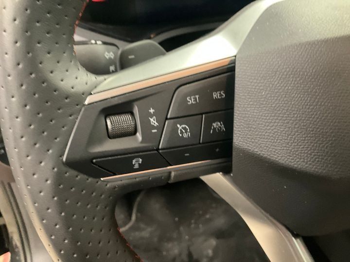 Fahrzeugabbildung SEAT Ibiza FR TSI DSG *Cam*LED*Sitzhzg*PDC*APP*ACC*