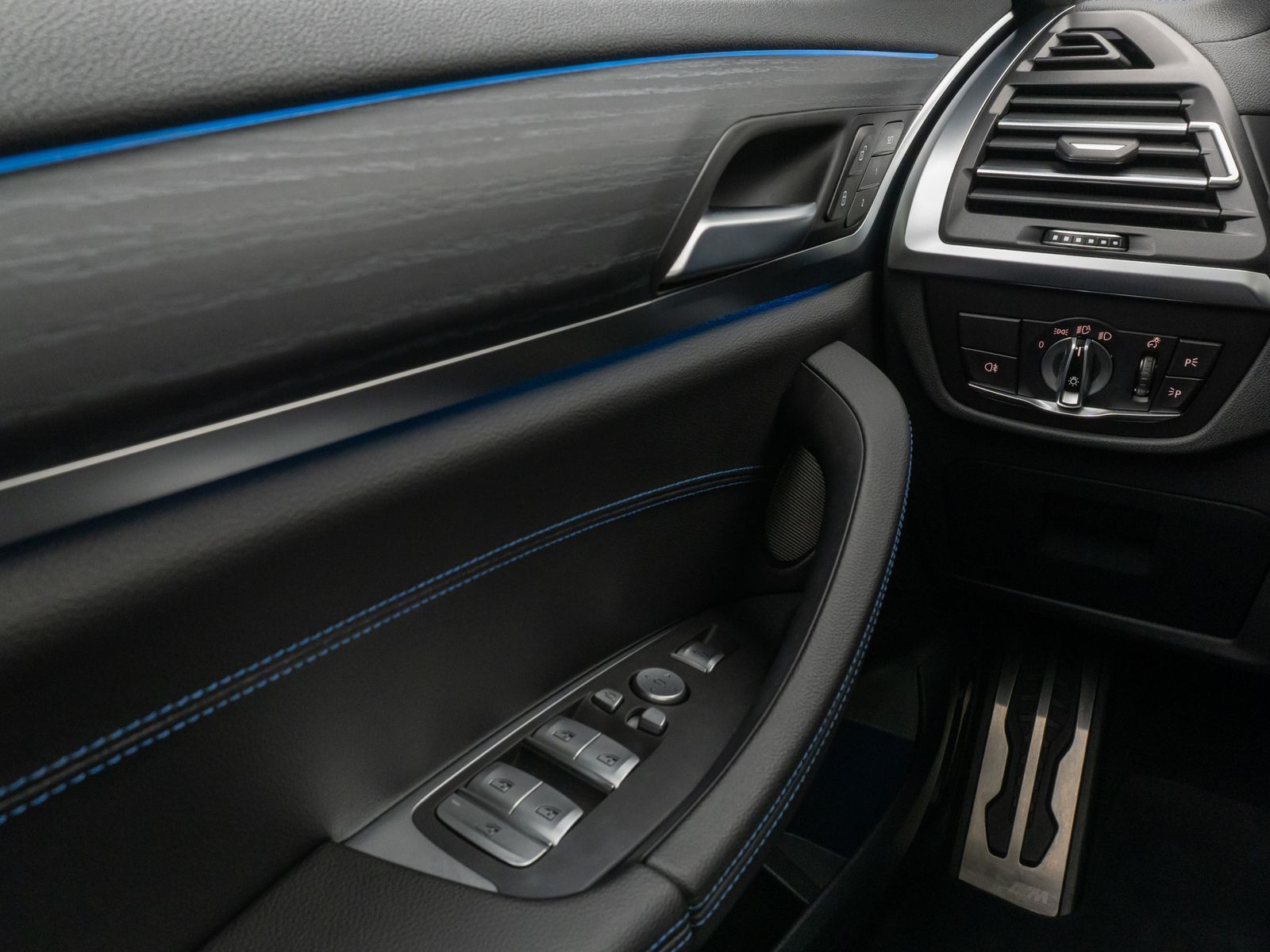 Fahrzeugabbildung BMW iX3 Impressive M Sport Panorama 360°HUD DAB H/K