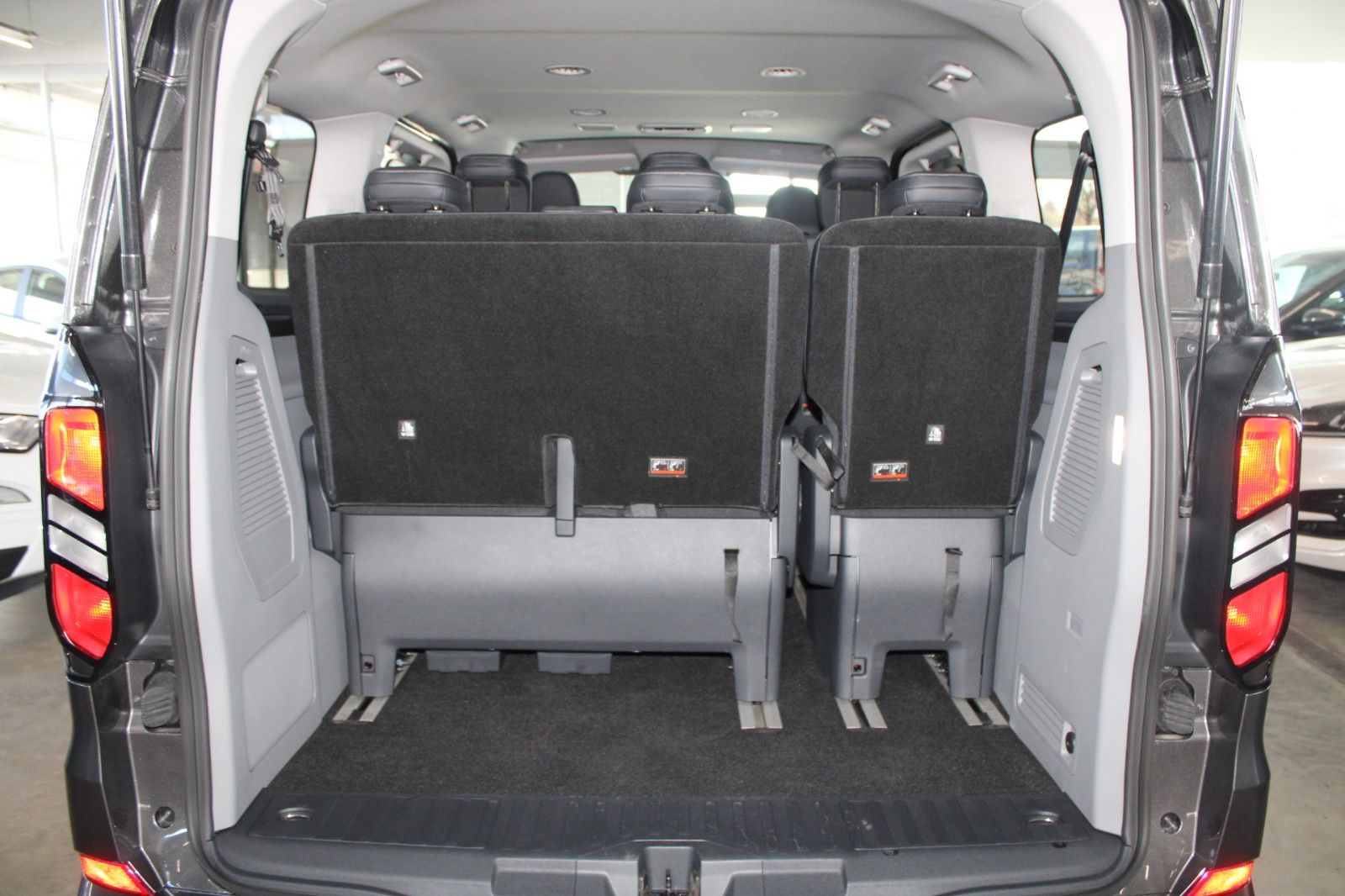 Fahrzeugabbildung Ford Tourneo Custom L1 8-Sitz Titanium Aut. Top Ausst