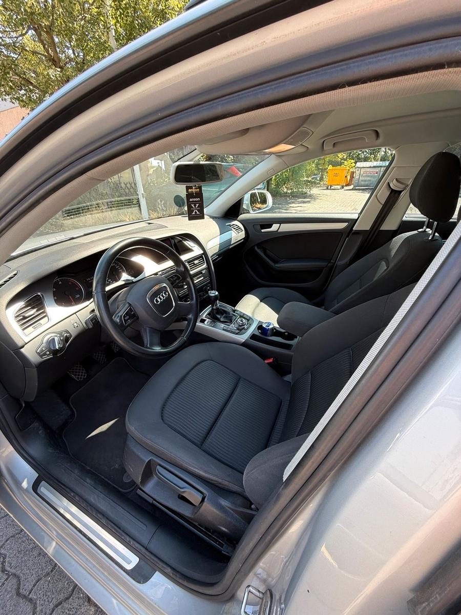 Audi A4 2010 — photo 14