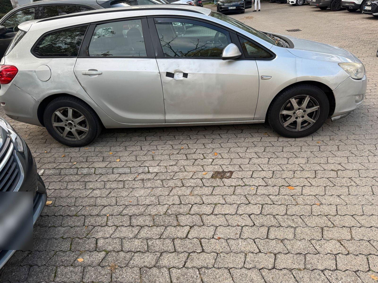 Opel Astra 2012 — engine 110 HP (81kW)