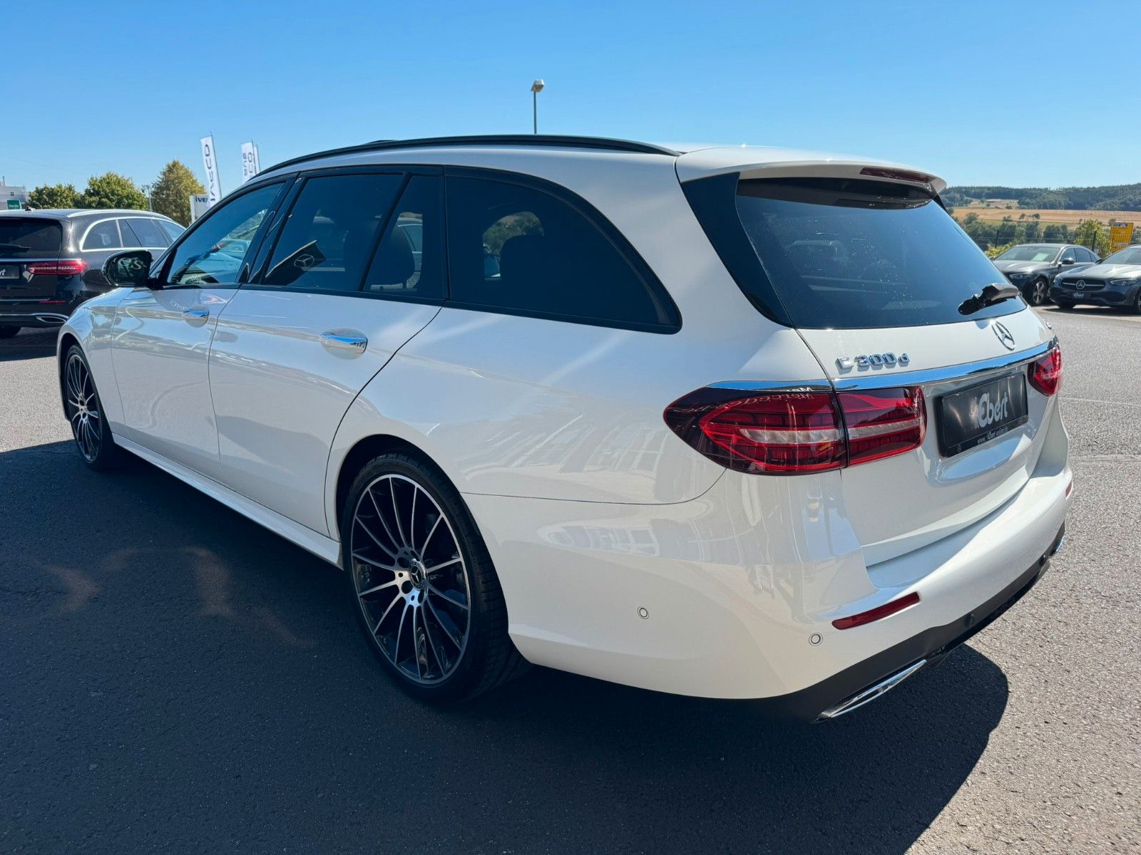Fahrzeugabbildung Mercedes-Benz E 300 d  T 4M AMG HUD+PANO+AHK+Burm+Distr+360°