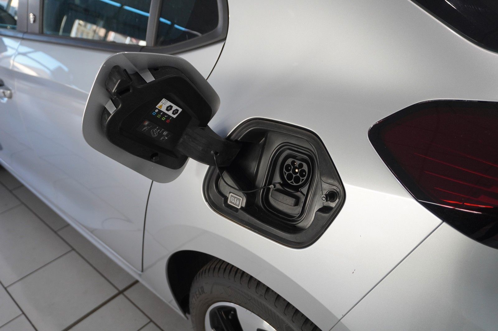 Fahrzeugabbildung Opel Corsa-e F EDITION 7KW NAVI/VIRT/SHZ/DAB/WÄRMEP.