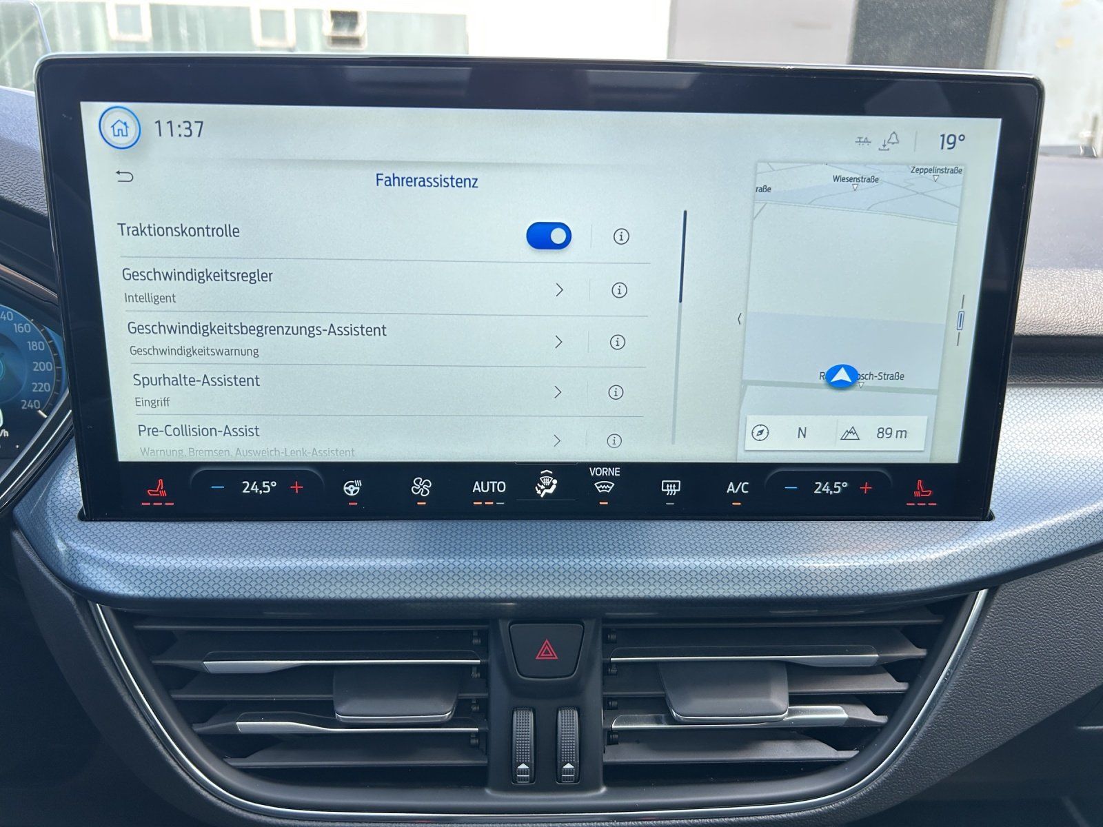 Fahrzeugabbildung Ford Focus 1.5 Active X Aut./LED/KAMERA/ACC/SHZ/PANO/