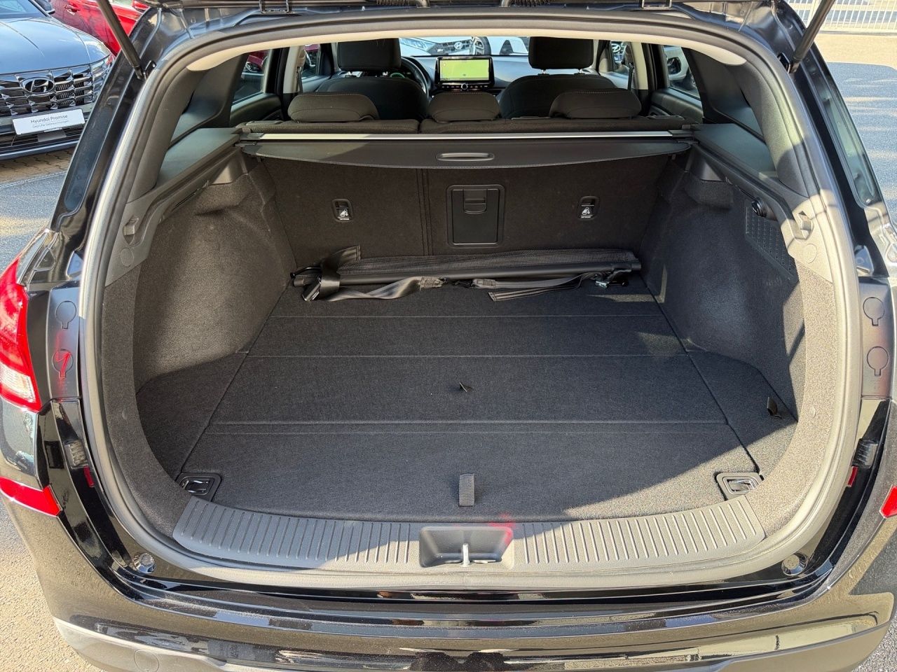 Fahrzeugabbildung Hyundai i30 Kombi Ed. 30+ *NAVI*LHZ*SPURH*USB*PANO*