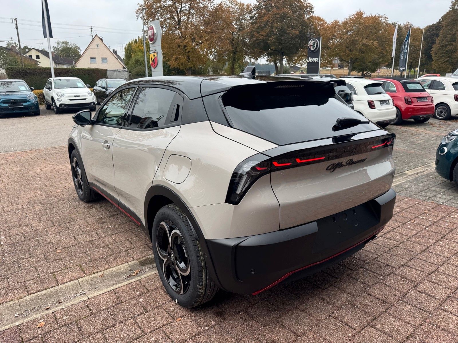 Fahrzeugabbildung Alfa Romeo Junior Ibrida Benzin Speciale 145PS Navi Kamera
