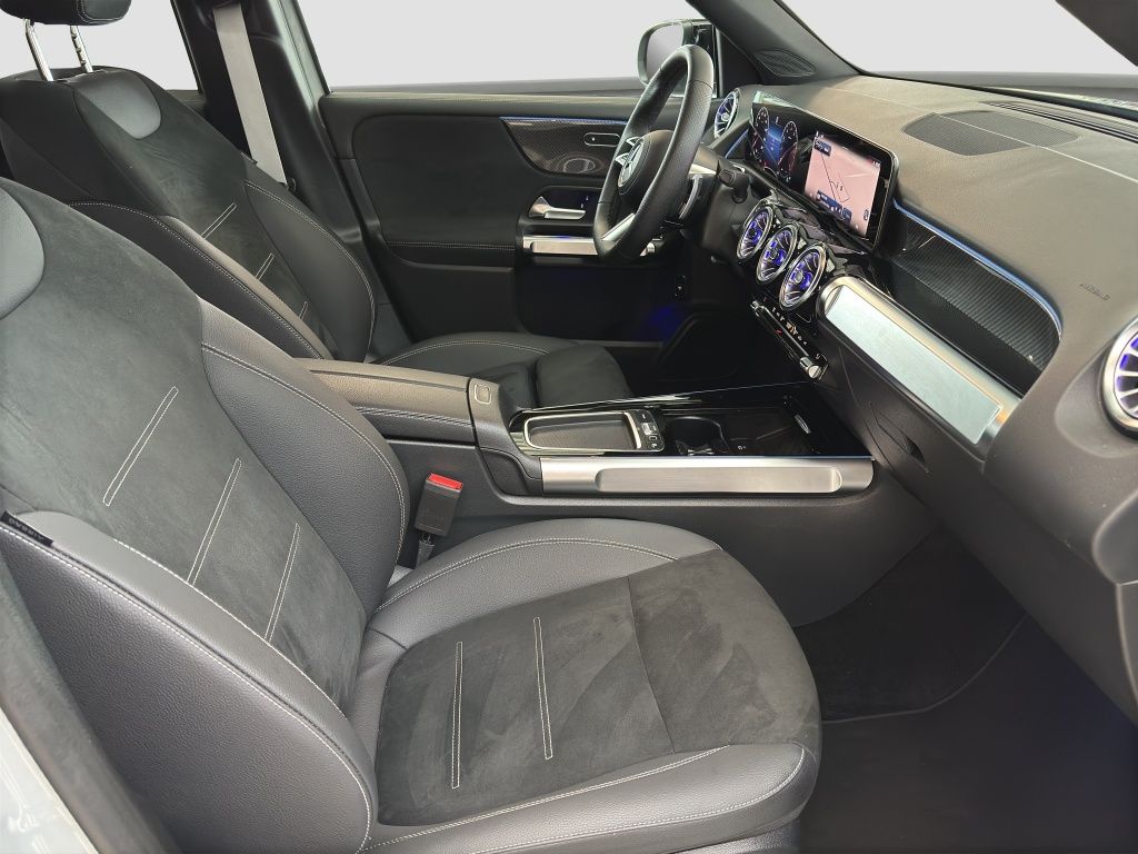Fahrzeugabbildung Mercedes-Benz GLB 200 AMG*Night*LED*KeyLess*PDC*ParkAs*RFK*AHK
