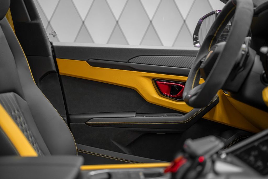 Urus 4.0 V8 SE 2026 BRABUS FULL CARBON AKRAPOVIC - Bild 22